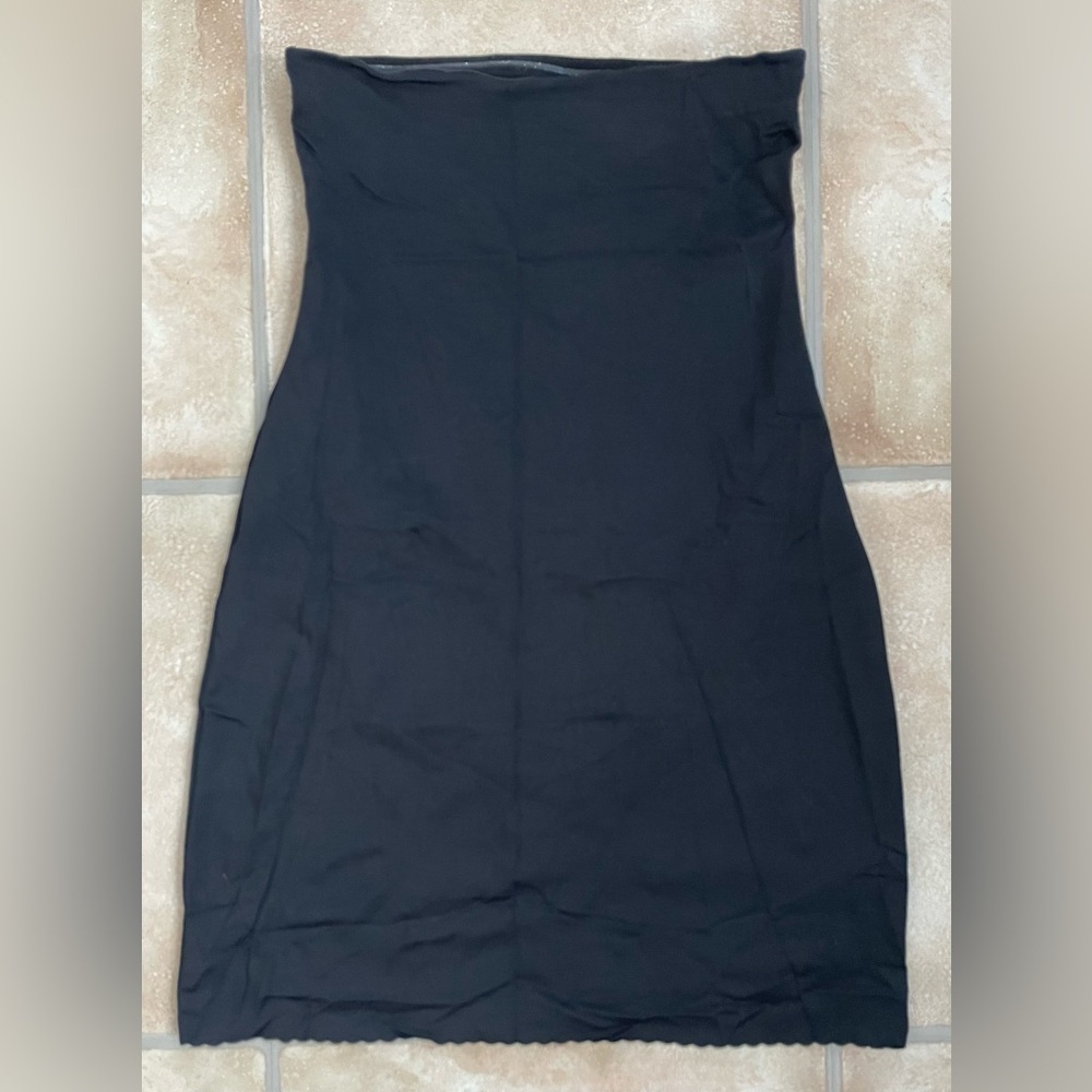 Red Hot by Spanx Sleek Slimmers Strapless Black Full Slip 2253, Scolloped Hem; L